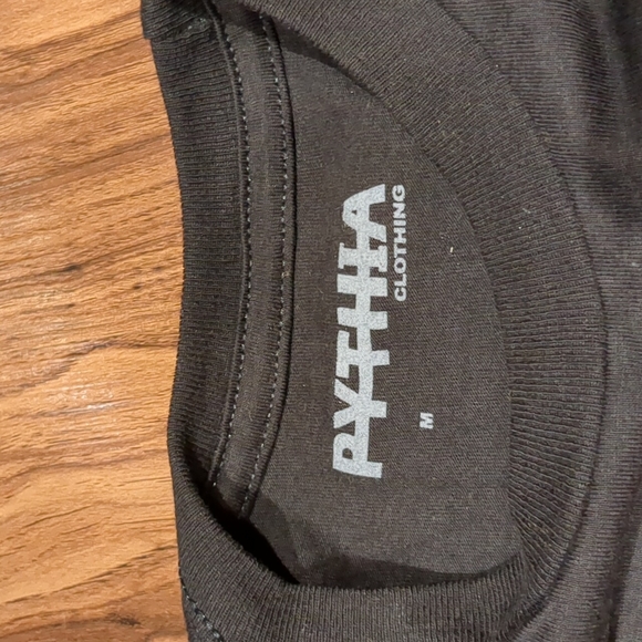 Pythia barbed wire star tee - Picture 3 of 3